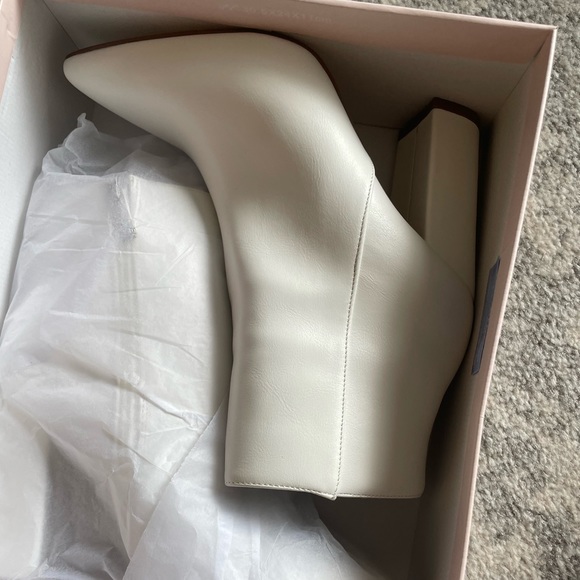 White pointed toe booties - new in box - size 8 - Picture 3 of 6